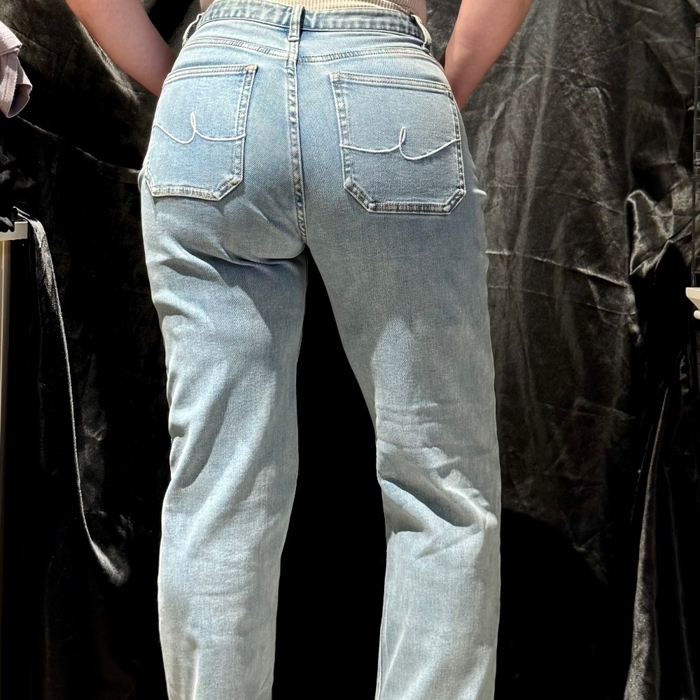 BY EGREIS DISTRESSED SIDE SLIT JEANS